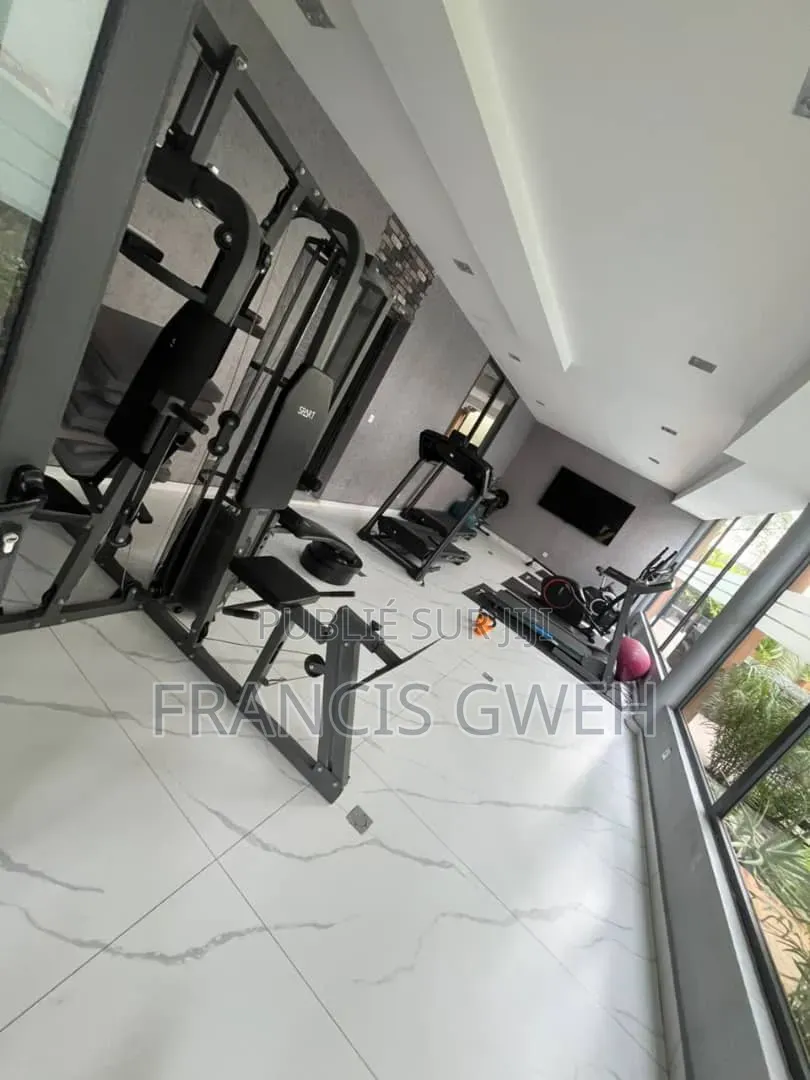 3chbre Appartement dans Francis Gweh, Cocody à Louer