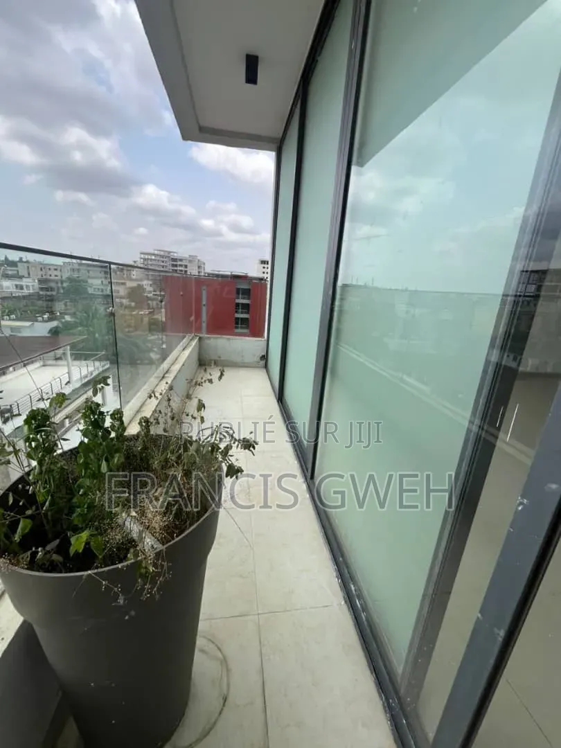 3chbre Appartement dans Francis Gweh, Cocody à Louer