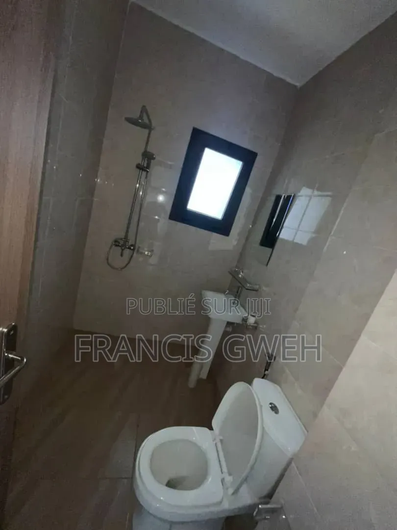 3chbre Appartement dans Francis Gweh, Cocody à Louer