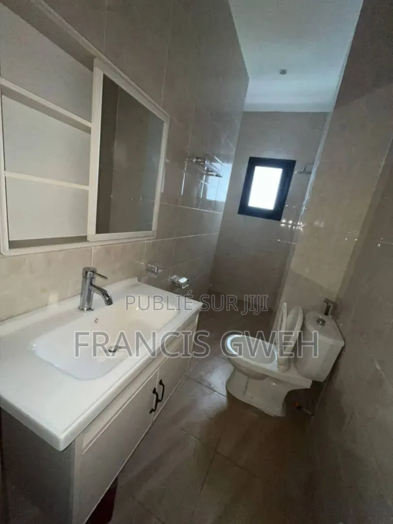 3chbre Appartement dans Francis Gweh, Cocody à Louer