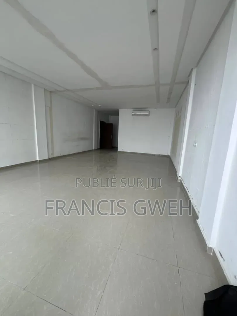 3chbre Appartement dans Francis Gweh, Cocody à Louer