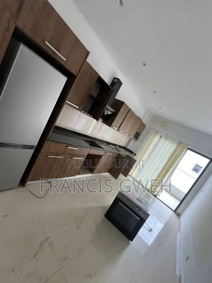 3chbre Appartement dans Francis Gweh, Cocody à Louer