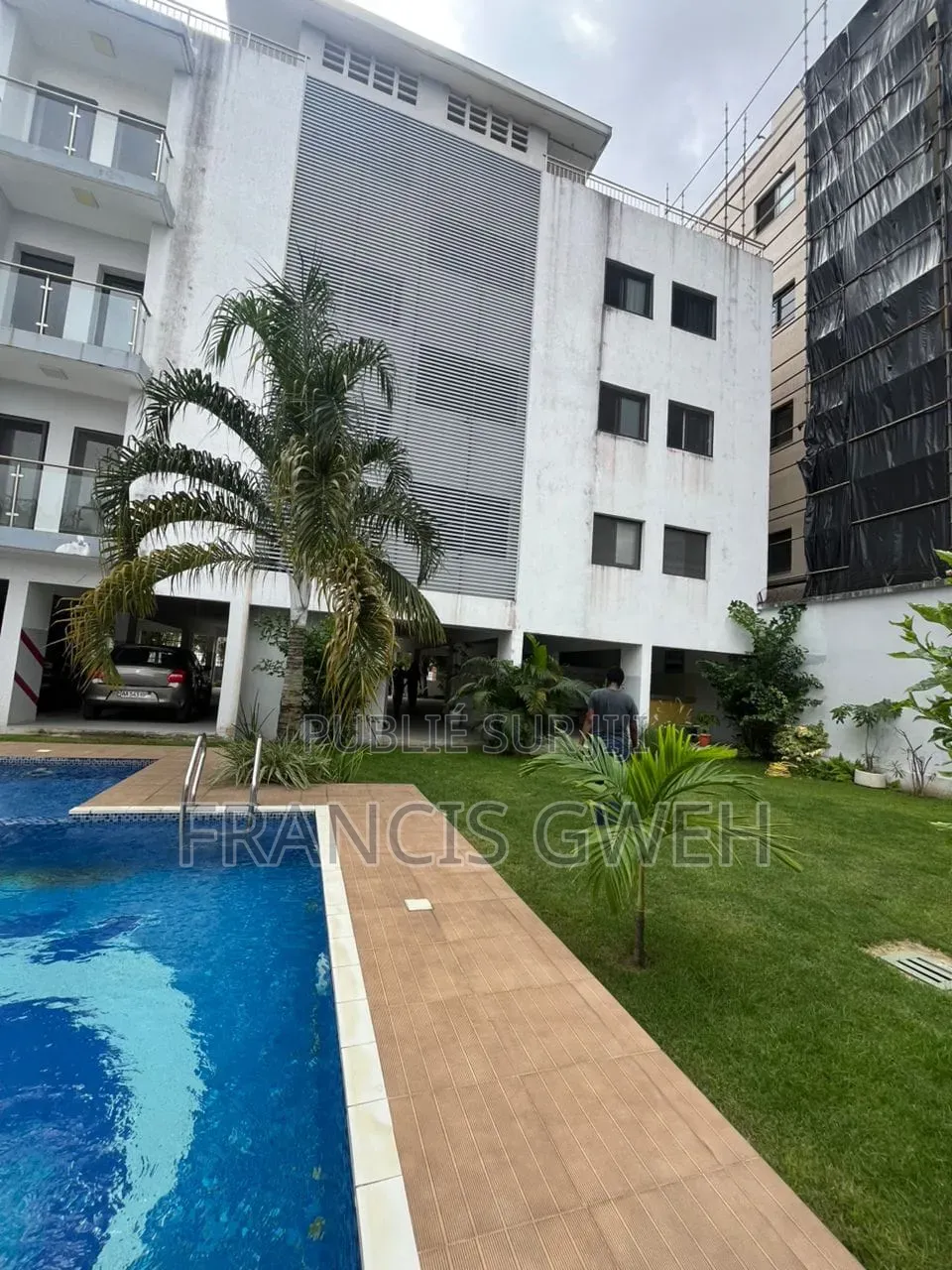 3chbre Appartement dans Francis Gweh, Cocody à Louer