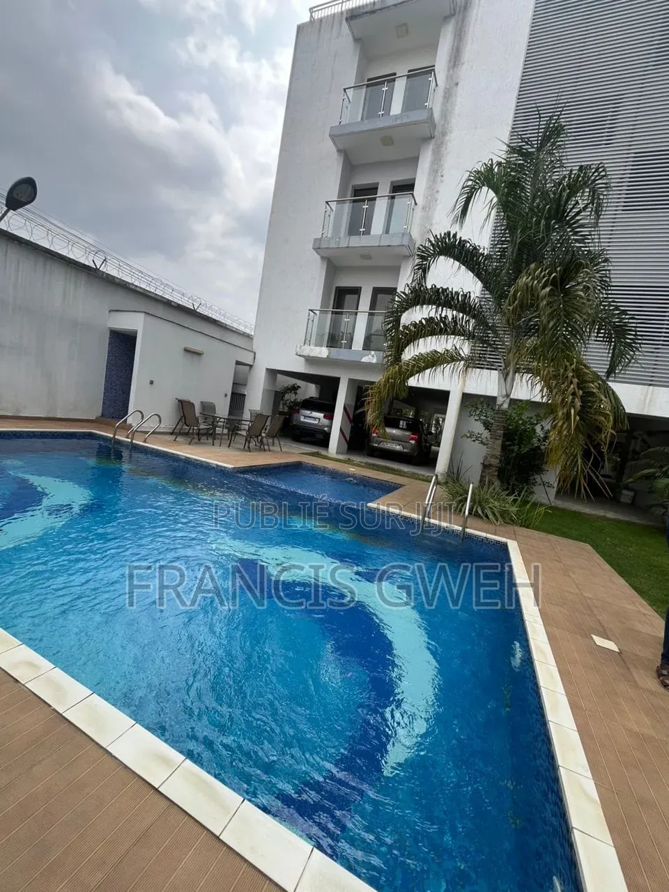 3chbre Appartement dans Francis Gweh, Cocody à Louer