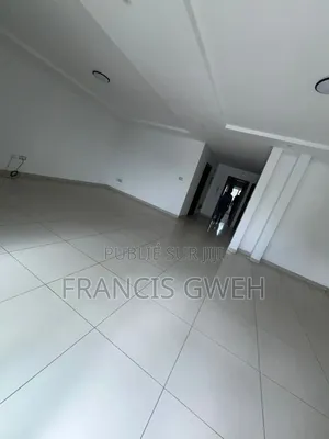 3chbre Appartement dans Francis Gweh, Cocody à Louer