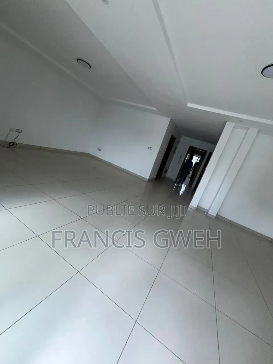3chbre Appartement dans Francis Gweh, Cocody à Louer