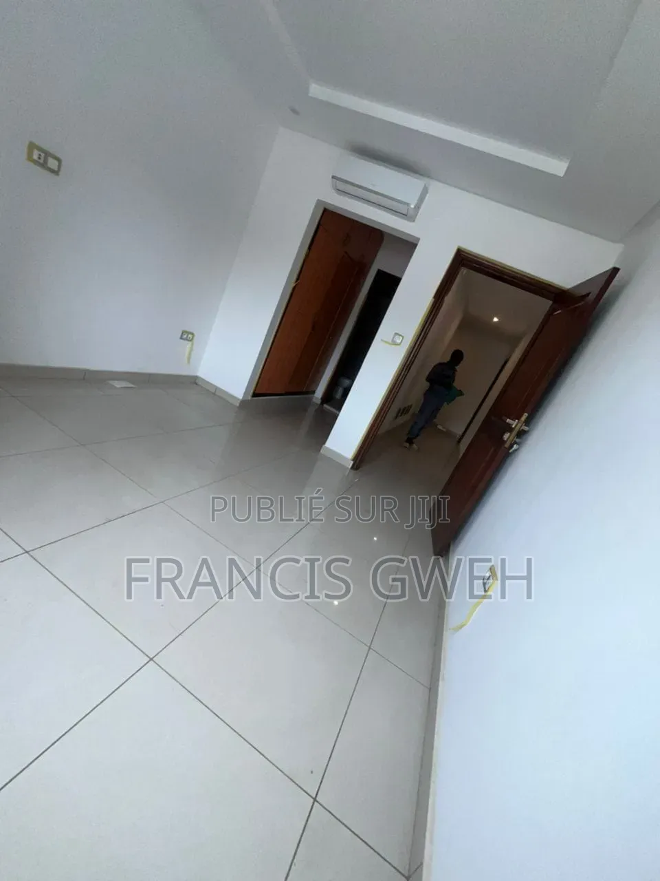 3chbre Appartement dans Francis Gweh, Cocody à Louer