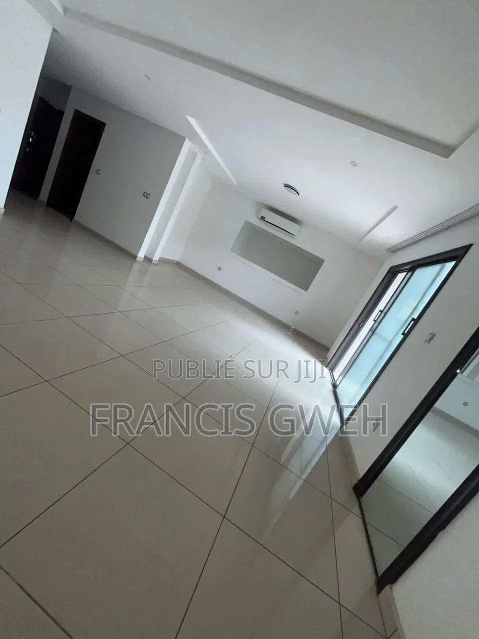 3chbre Appartement dans Francis Gweh, Cocody à Louer