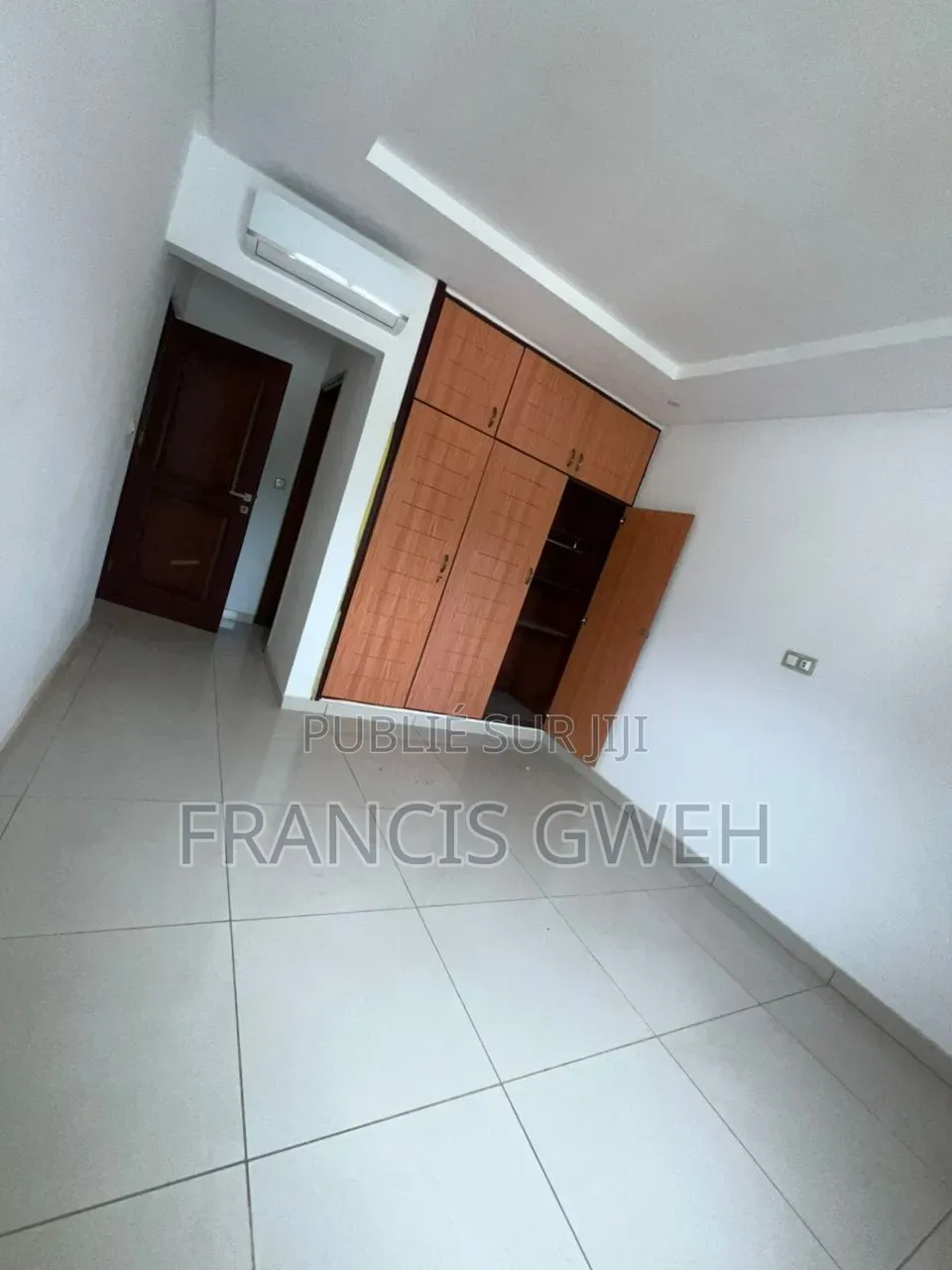 3chbre Appartement dans Francis Gweh, Cocody à Louer