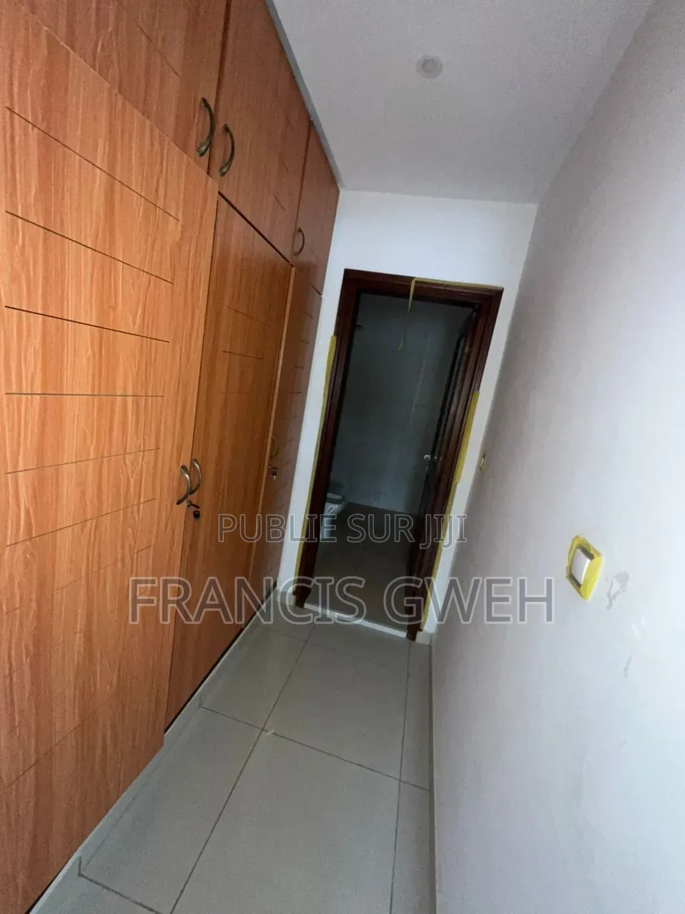 3chbre Appartement dans Francis Gweh, Cocody à Louer