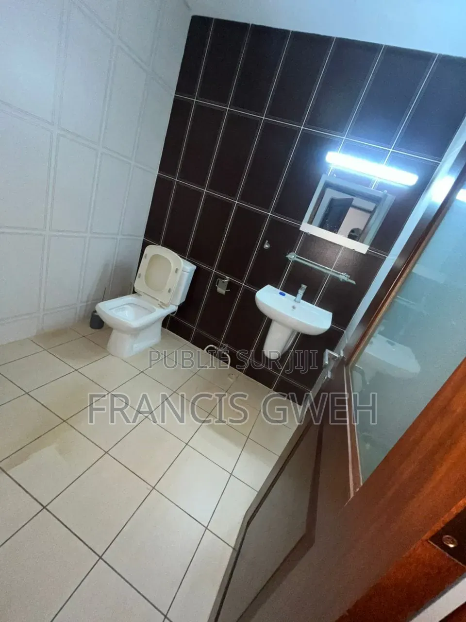 3chbre Appartement dans Francis Gweh, Cocody à Louer