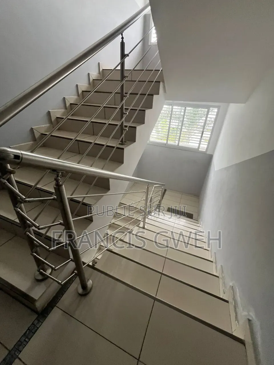 3chbre Appartement dans Francis Gweh, Cocody à Louer