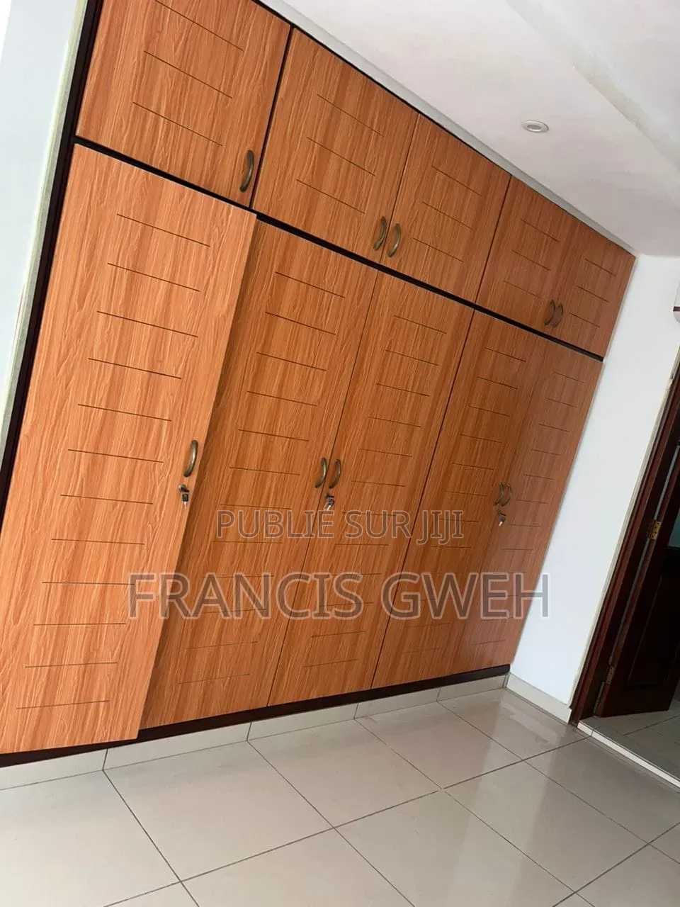 3chbre Appartement dans Francis Gweh, Cocody à Louer
