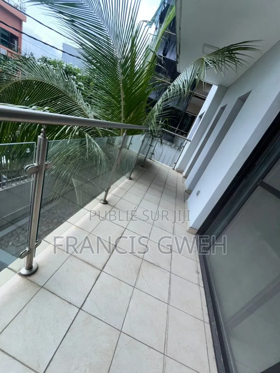 3chbre Appartement dans Francis Gweh, Cocody à Louer