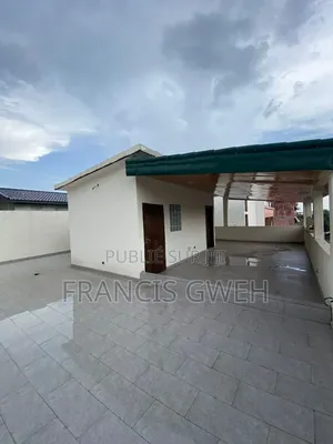 5chbre Duplex dans Francis Gweh, Cocody à Louer