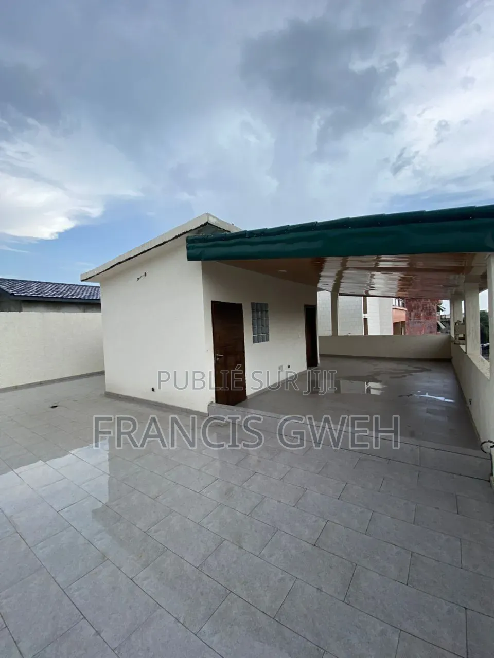 5chbre Duplex dans Francis Gweh, Cocody à Louer