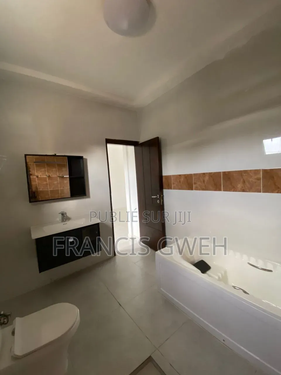5chbre Duplex dans Francis Gweh, Cocody à Louer