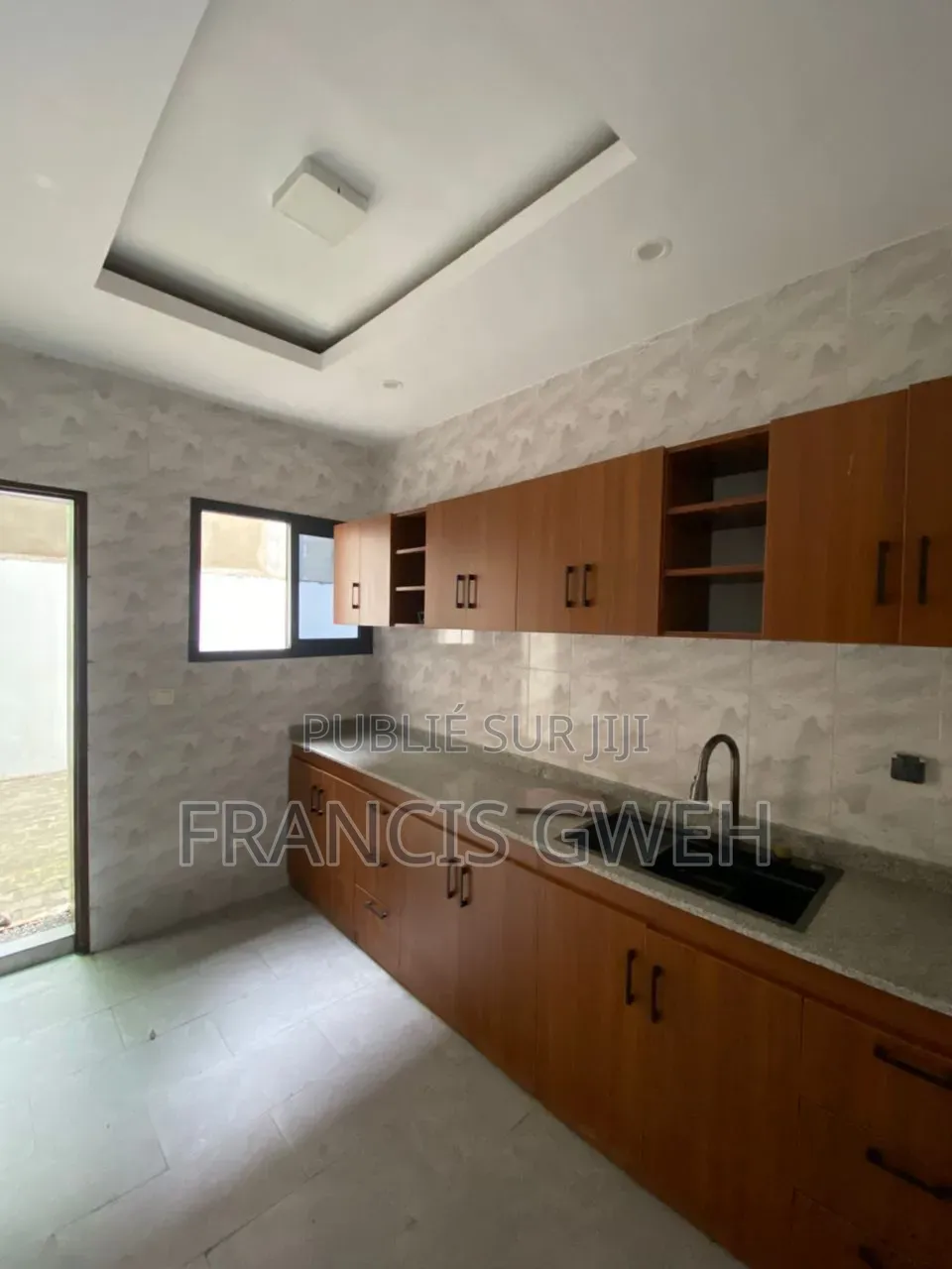 5chbre Duplex dans Francis Gweh, Cocody à Louer