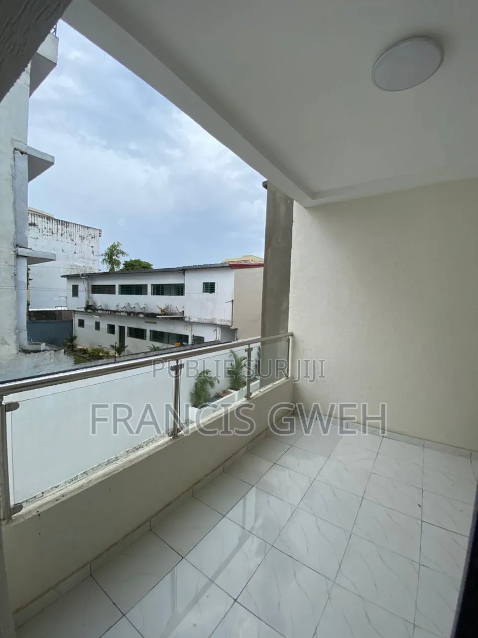 5chbre Duplex dans Francis Gweh, Cocody à Louer
