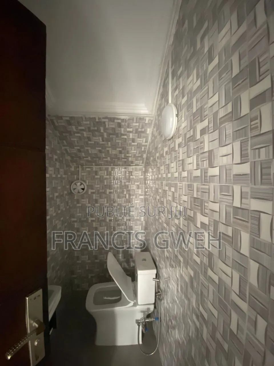 5chbre Duplex dans Francis Gweh, Cocody à Louer