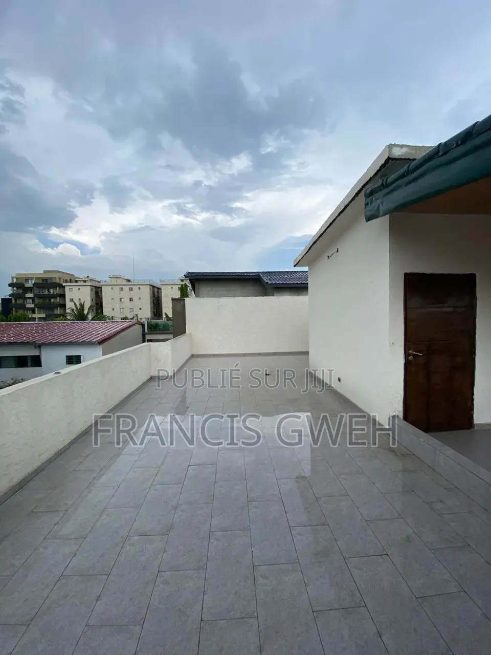 5chbre Duplex dans Francis Gweh, Cocody à Louer