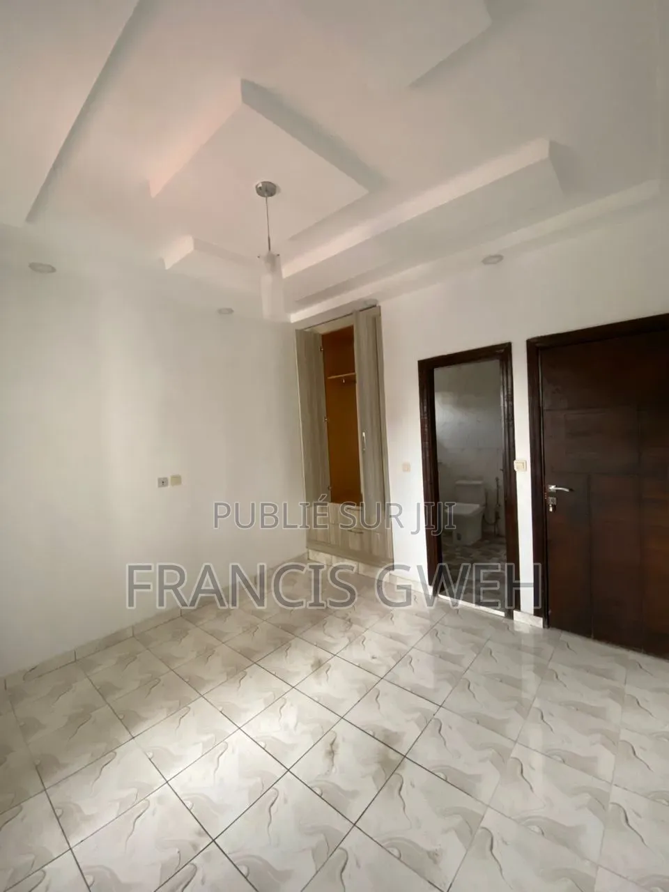 5chbre Duplex dans Francis Gweh, Cocody à Louer