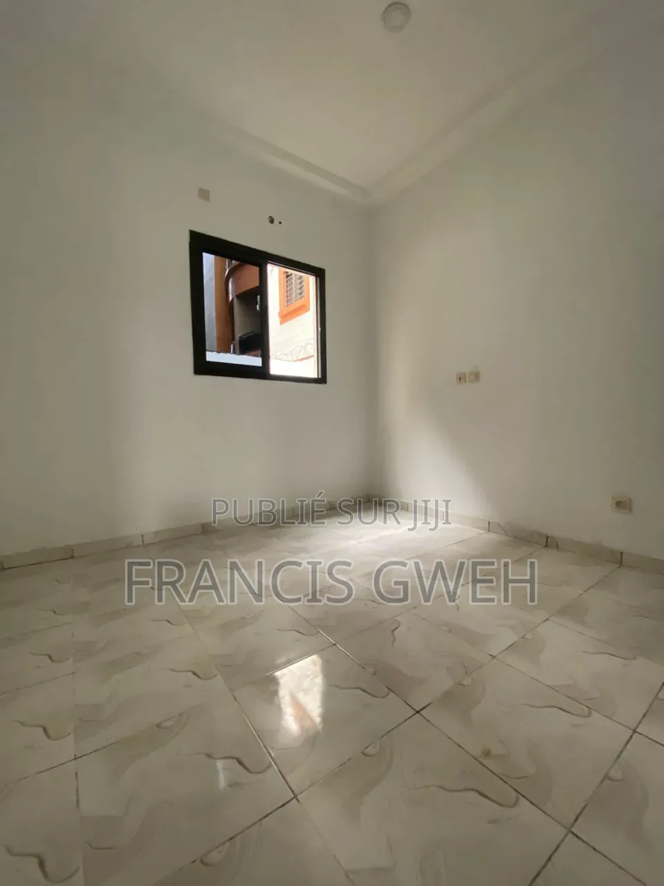 5chbre Duplex dans Francis Gweh, Cocody à Louer