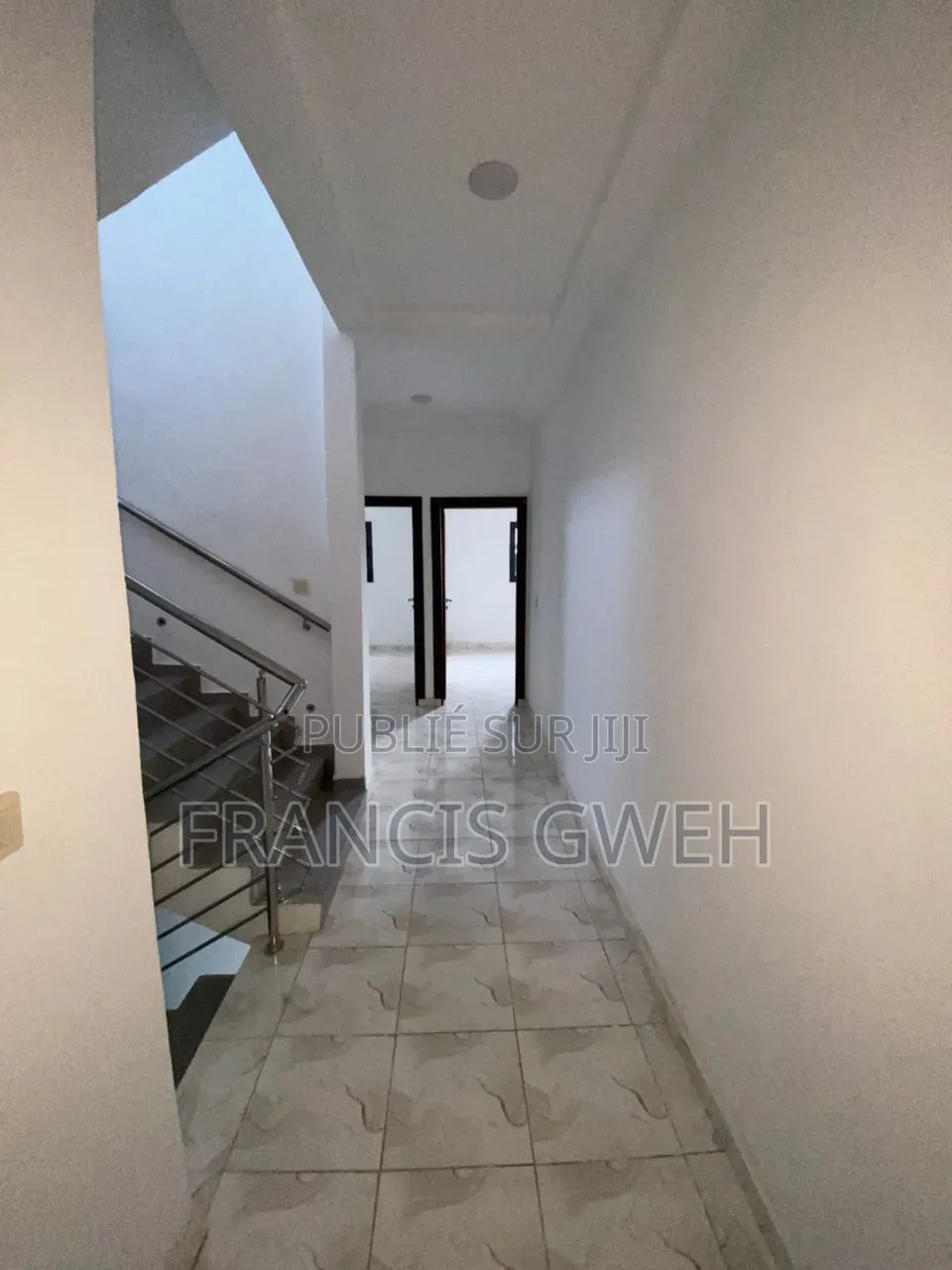 5chbre Duplex dans Francis Gweh, Cocody à Louer