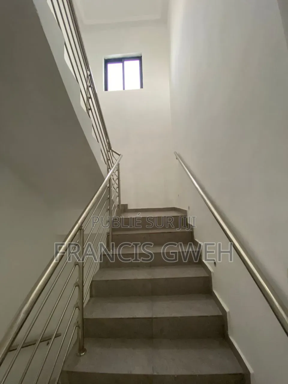 5chbre Duplex dans Francis Gweh, Cocody à Louer