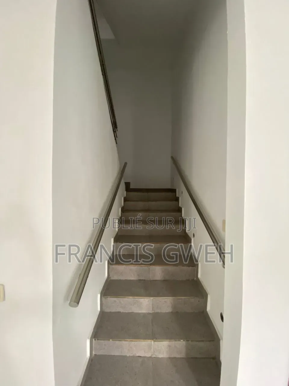 5chbre Duplex dans Francis Gweh, Cocody à Louer