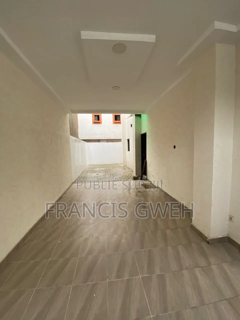 5chbre Duplex dans Francis Gweh, Cocody à Louer