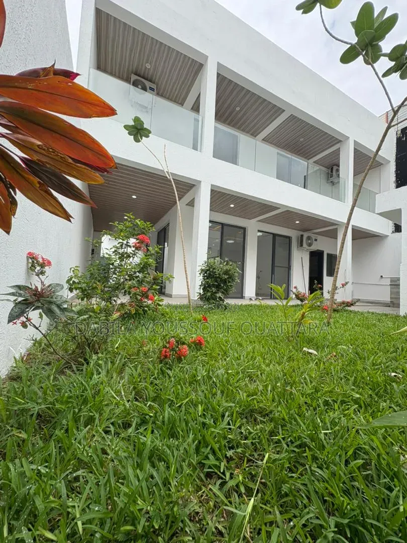 5chbre Duplex dans Ouattara Dabil, Cocody à Louer