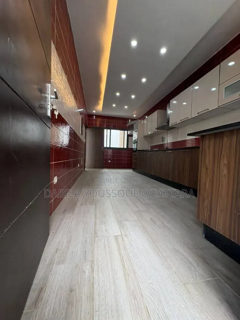 5chbre Duplex dans Ouattara Dabil, Cocody à Louer