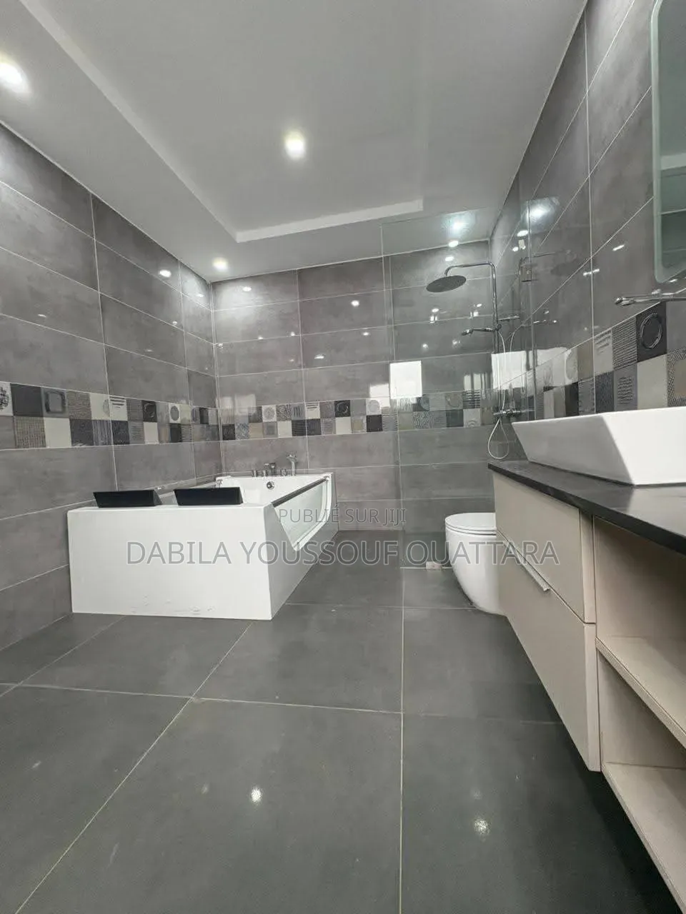 5chbre Duplex dans Ouattara Dabil, Cocody à Louer
