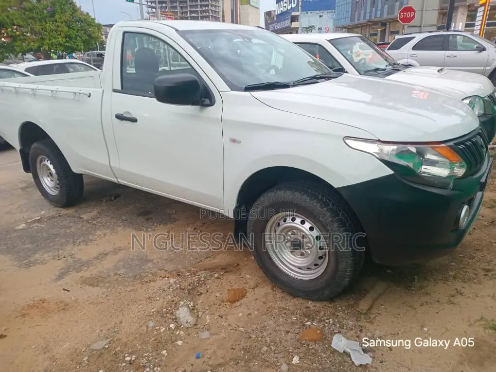 Mitsubishi L200 Club Cab 2.2 4WD 2016 Blanc