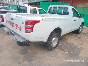 Mitsubishi L200 Club Cab 2.2 4WD 2016 Blanc
