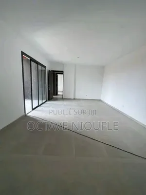 2chbre Appartement dans , Cocody à Vendre