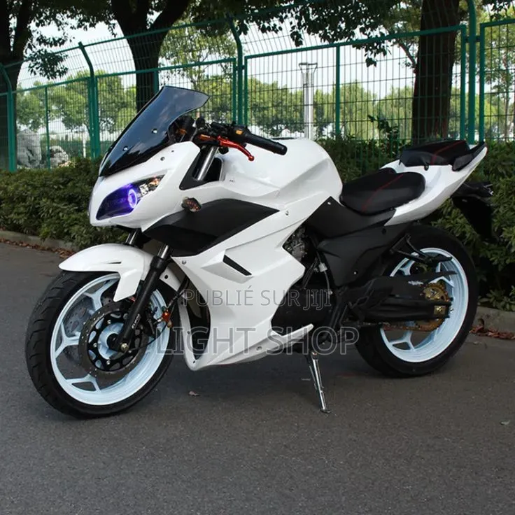 Nouveau Yamaha YBR125 2023 Blanc