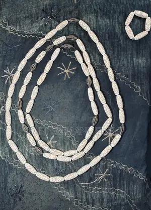 Colliers Multi-Rangs Et Bracelet Perles