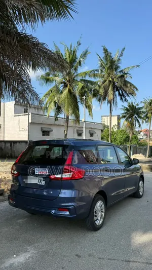Toyota Rumion 2024 Gris