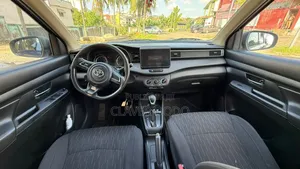 Toyota Rumion 2024 Gris