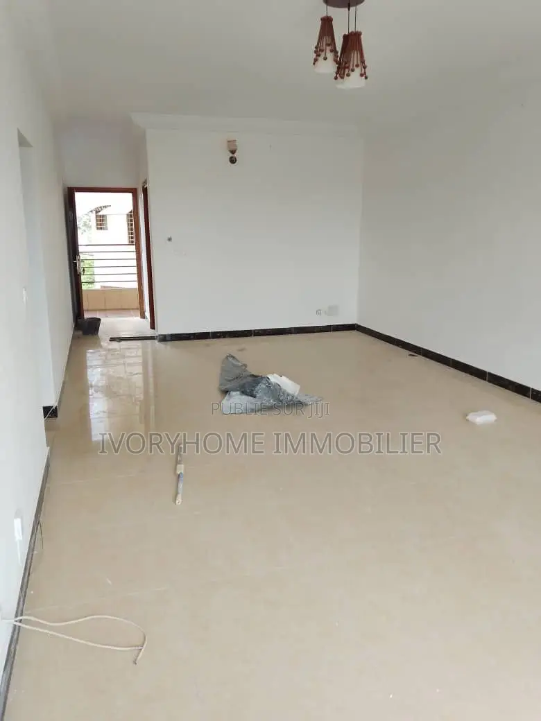 2chbre Appartement dans Cocody à Louer