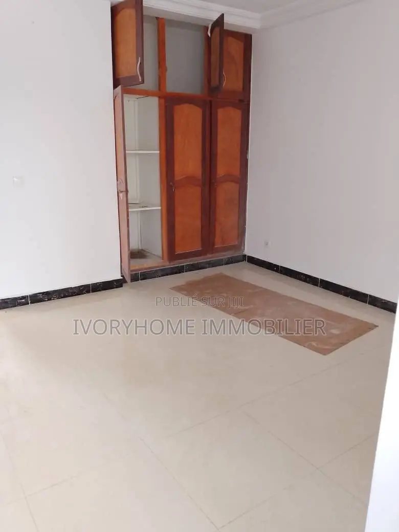 2chbre Appartement dans Cocody à Louer