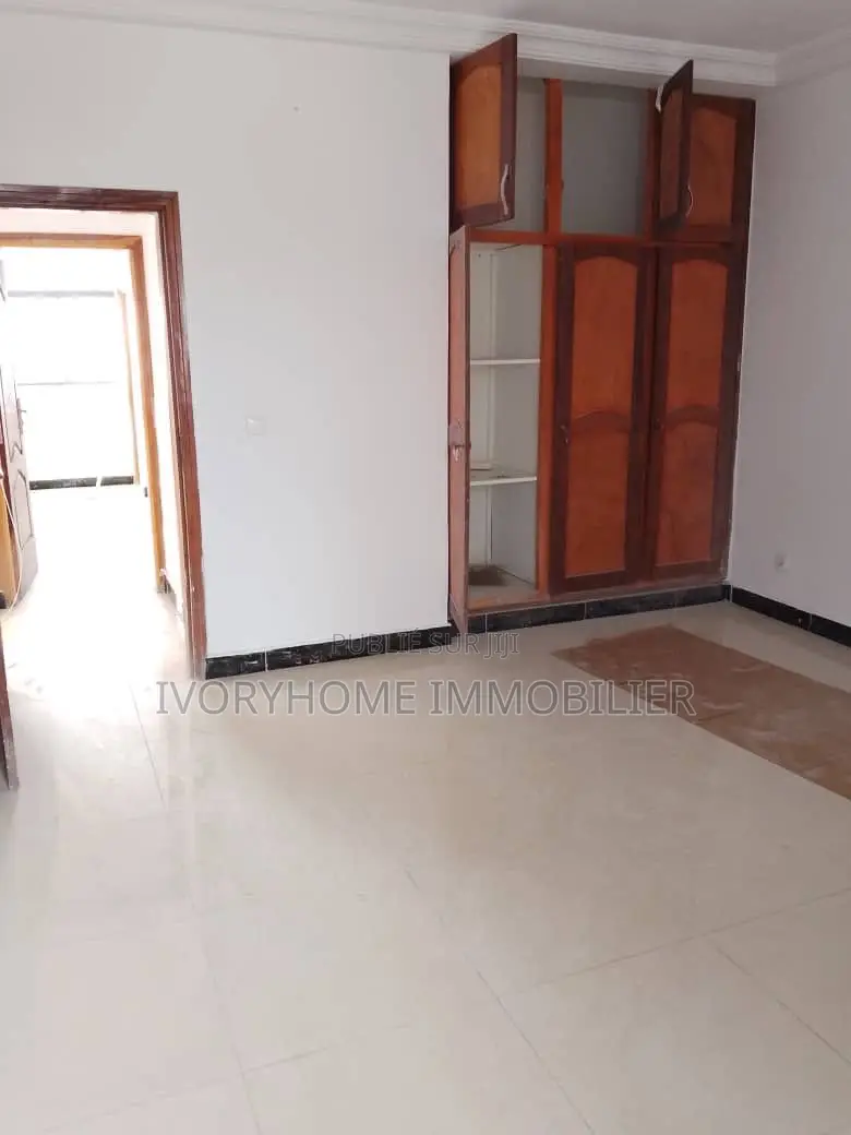 2chbre Appartement dans Cocody à Louer