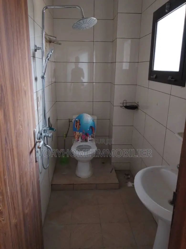 2chbre Appartement dans Cocody à Louer