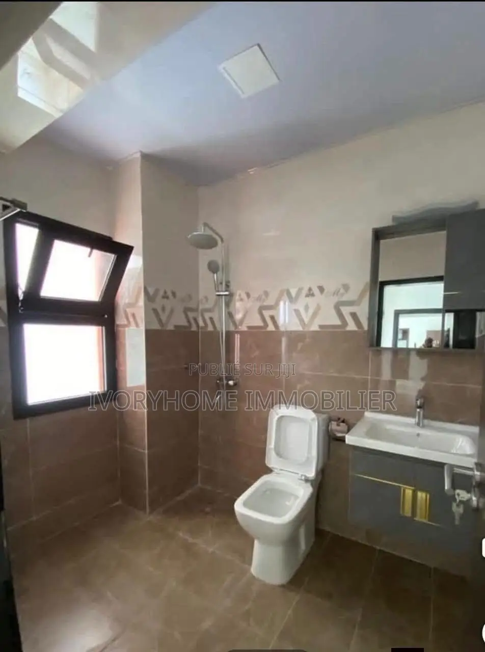 1chbre Appartement dans Cocody à Louer