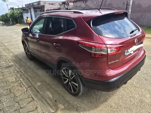 Nissan Qashqai 2015 Rouge