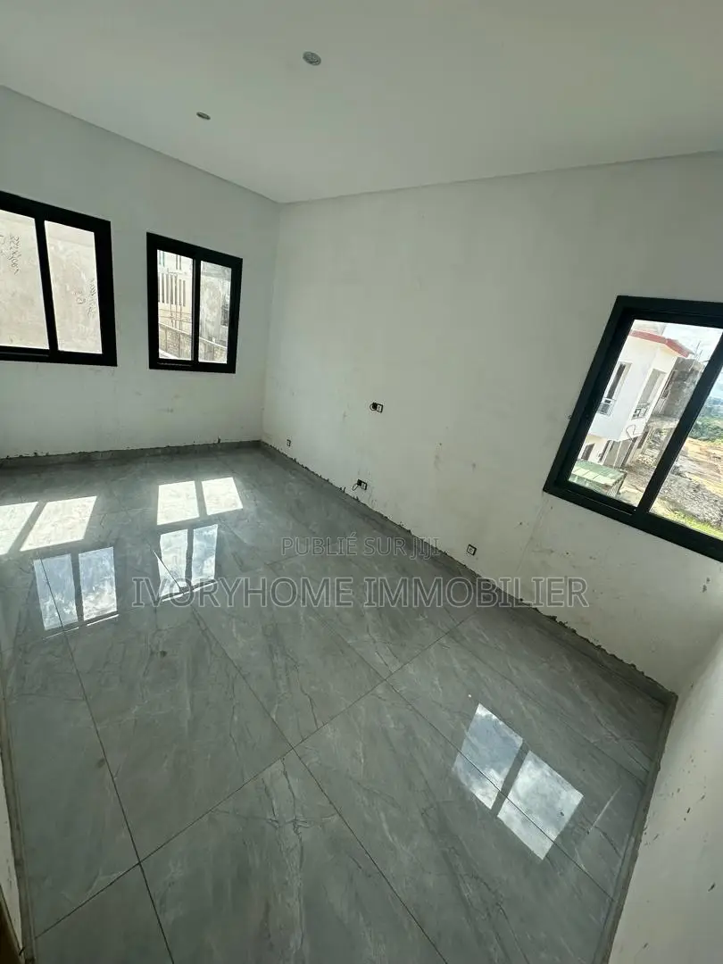 4chbre Duplex dans Cocody à Louer