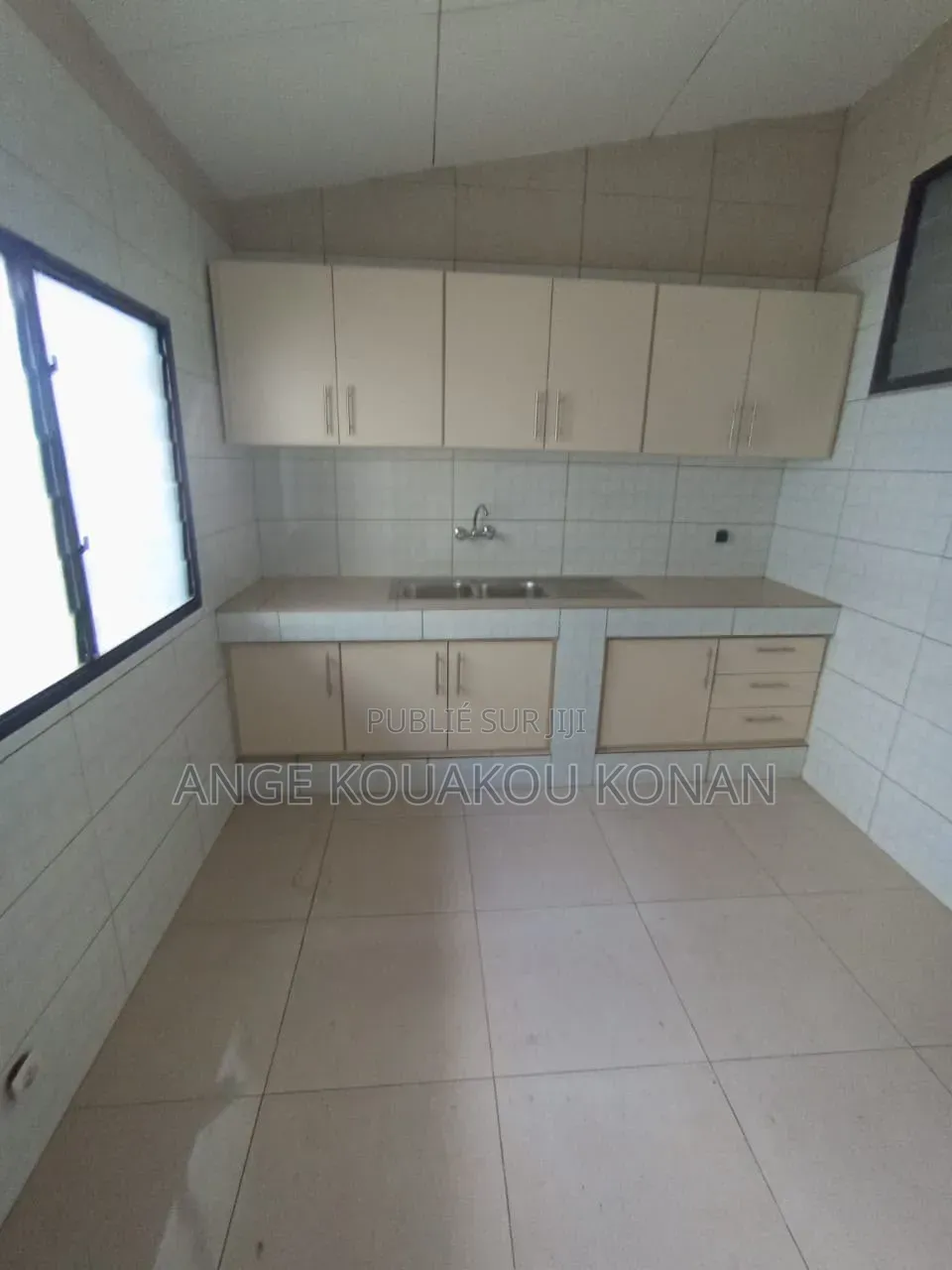 5chbre Duplex dans Ange Immobilier, Cocody à Louer