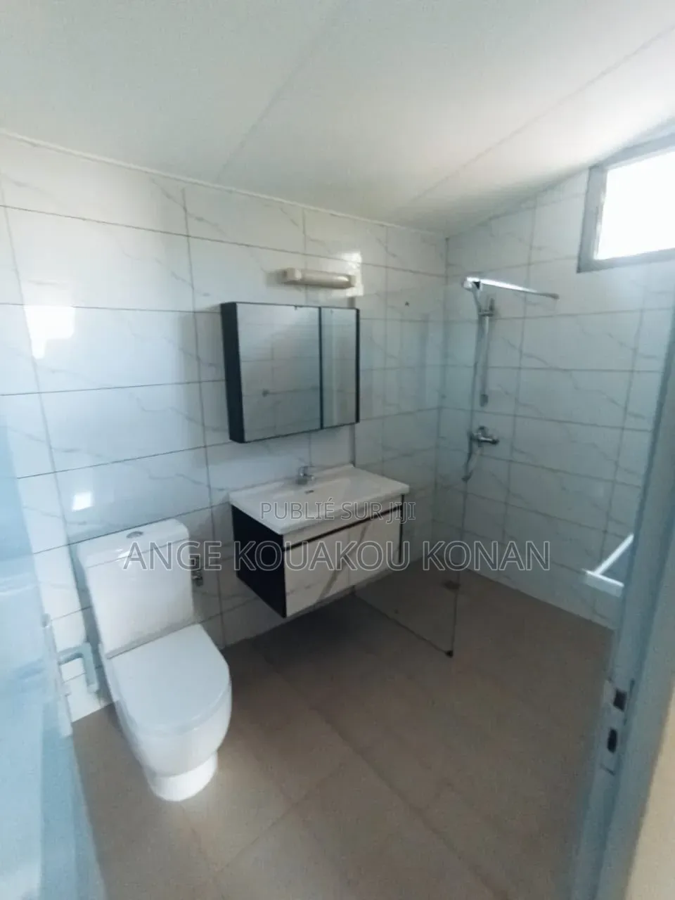 5chbre Duplex dans Ange Immobilier, Cocody à Louer